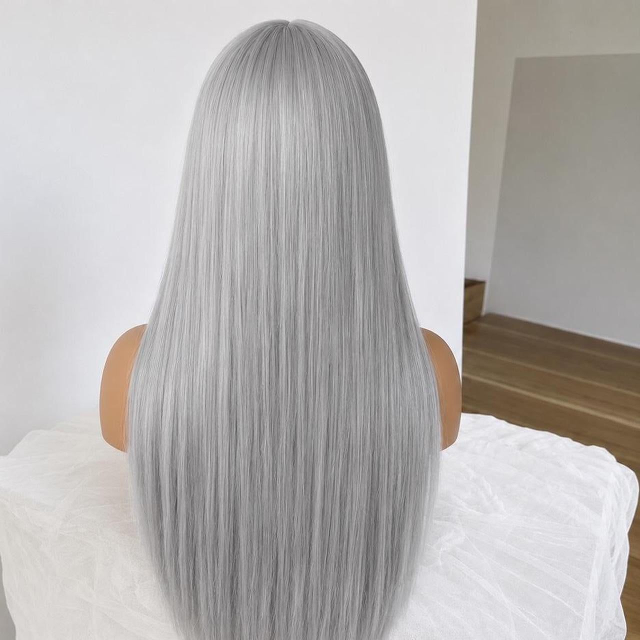 Estella – 24” Grey Fringe Wig