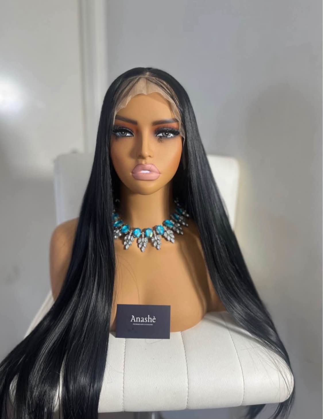Melanie – 26” Black Wig