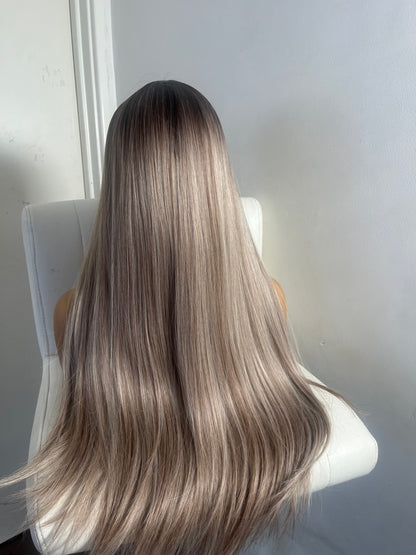 Courtney – 24” Ash Highlight Blonde Wig