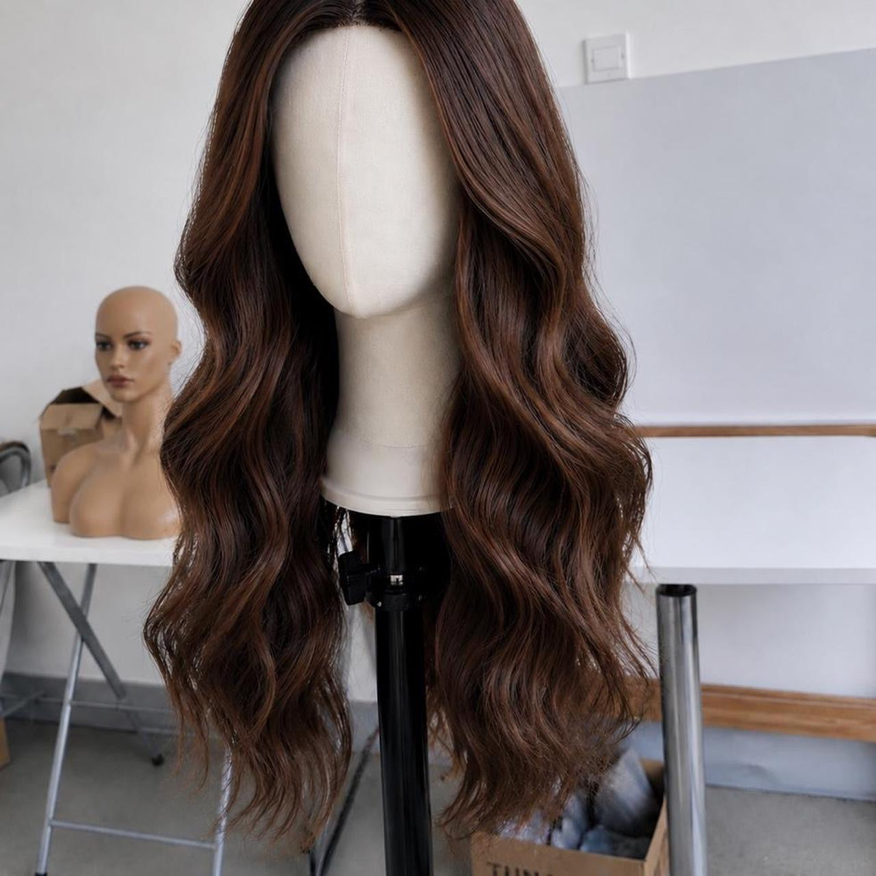 Beverly – 28” Brown Wavy Wig