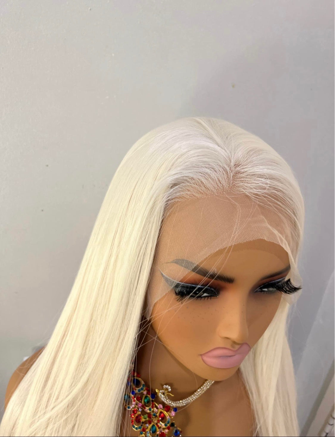 Whitney – 24" Platinum Blonde Wig